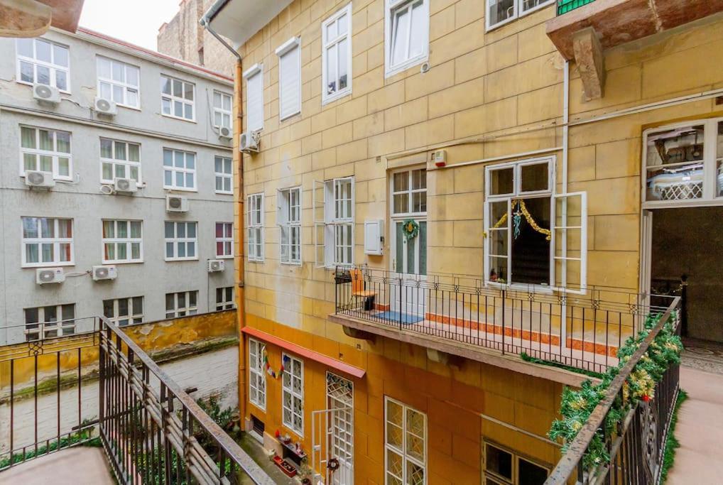 Colorful Cityscape Retreat By Nw * Budapest