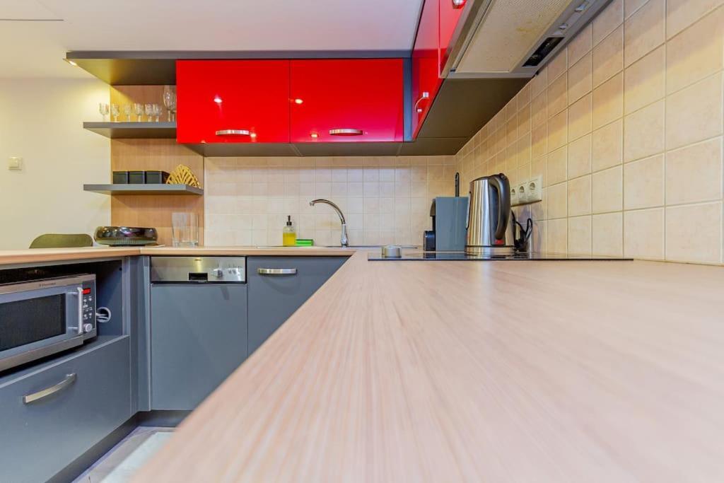 Colorful Cityscape Retreat By Nw *