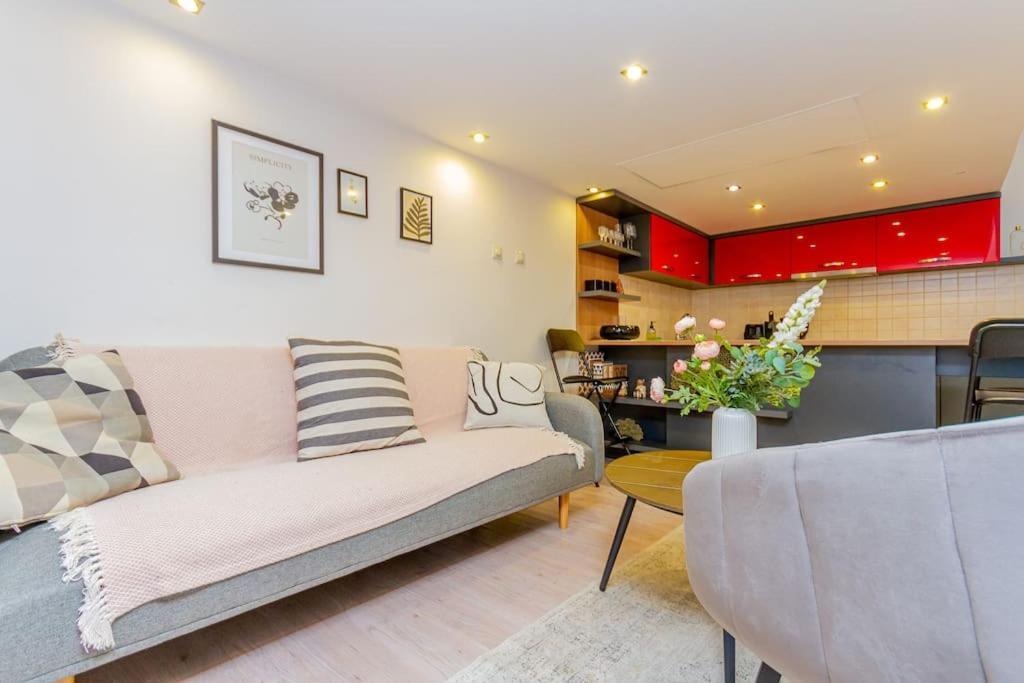 Colorful Cityscape Retreat By Nw